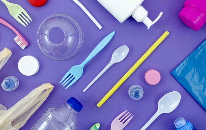 Đồ dùng bằng nhựa